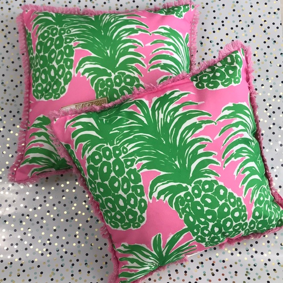 Lilly Pulitzer Other Nwt Decorative Pineapple Pillows Poshmark Awesome Lilly Pulitzer Decorative Pillows Lilly Pulitzer Other Nwt Decorative Pineapple Pillows Poshmark Awesome Lilly Pulitzer Decorative Pillows